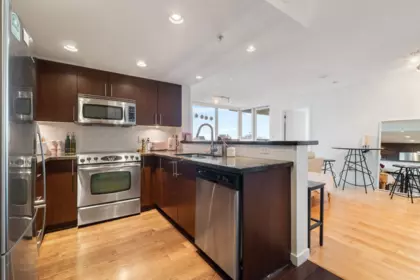 1702 125 Milross Avenue, Vancouver, BC, Vancouver — Apartment/Condo for sale