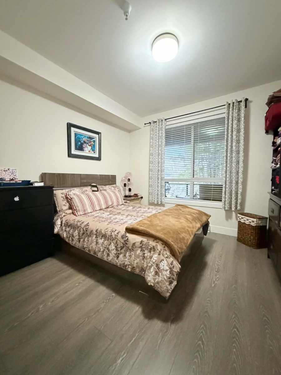Primary Bathroom Photo of 409 15351 101 Avenue, Surrey, BC