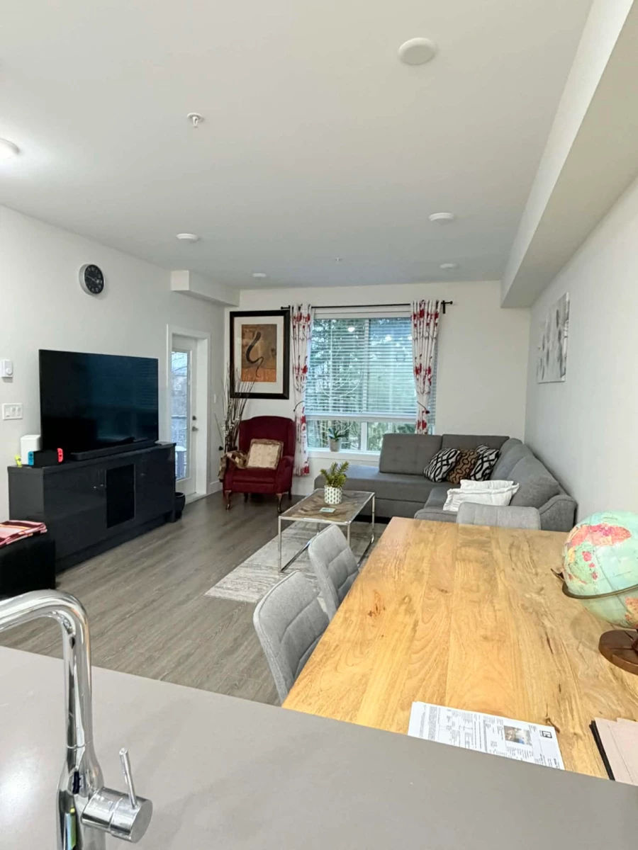 Primary Bedroom Photo of 409 15351 101 Avenue, Surrey, BC