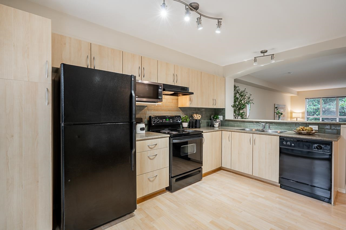 Primary Bathroom Photo of 148 6747 203rd Street, Langley, BC