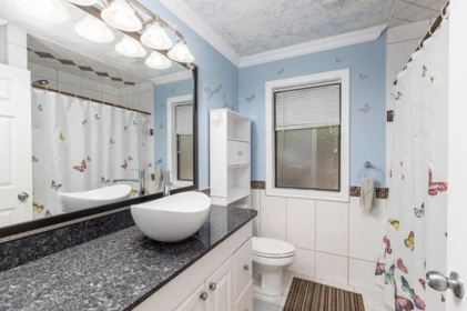 Guest Bathroom Photo of 2055 Lion Court, Abbotsford, BC