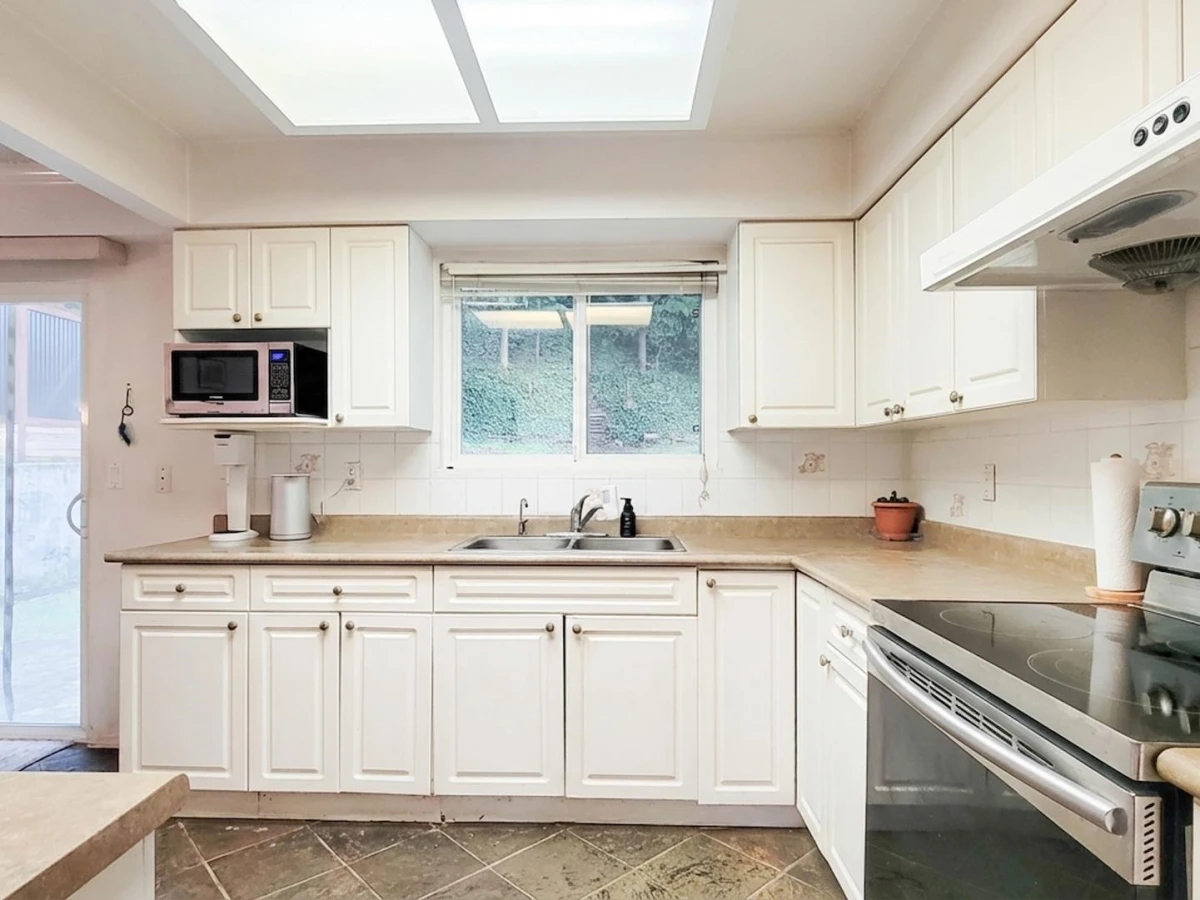 Guest Bathroom Photo of 2519 Penshurst Court, Coquitlam, BC