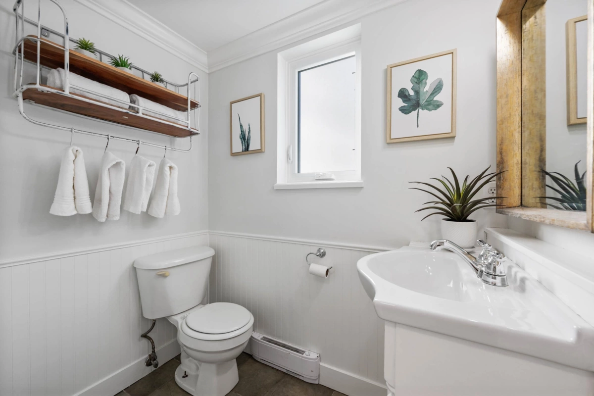 Powder Room Photo of 19952 68 Avenue, Langley, BC