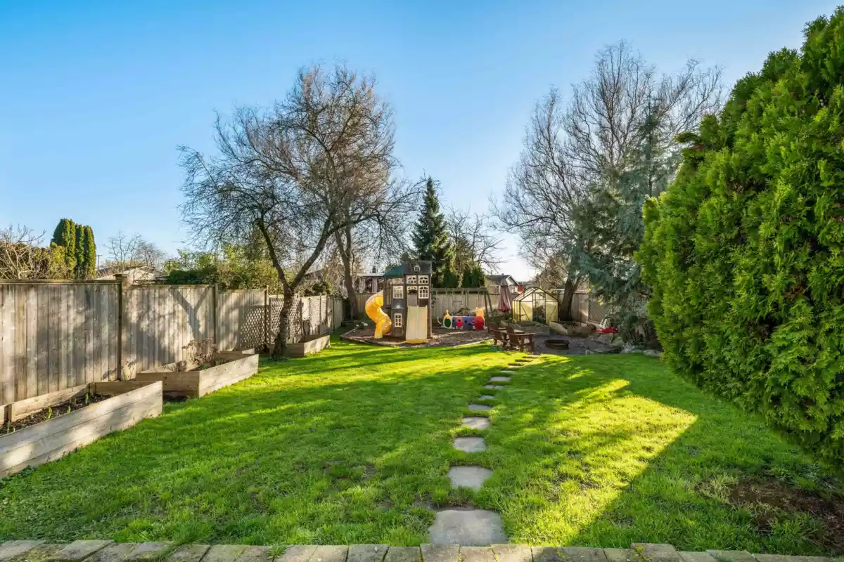 Swimming Pool Photo of 19952 68 Avenue, Langley, BC