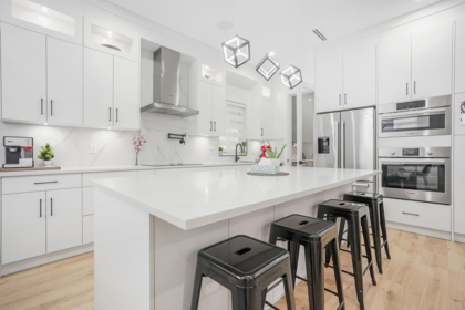 Kitchen Island Photo of 2581 Terminal Court, Abbotsford, BC