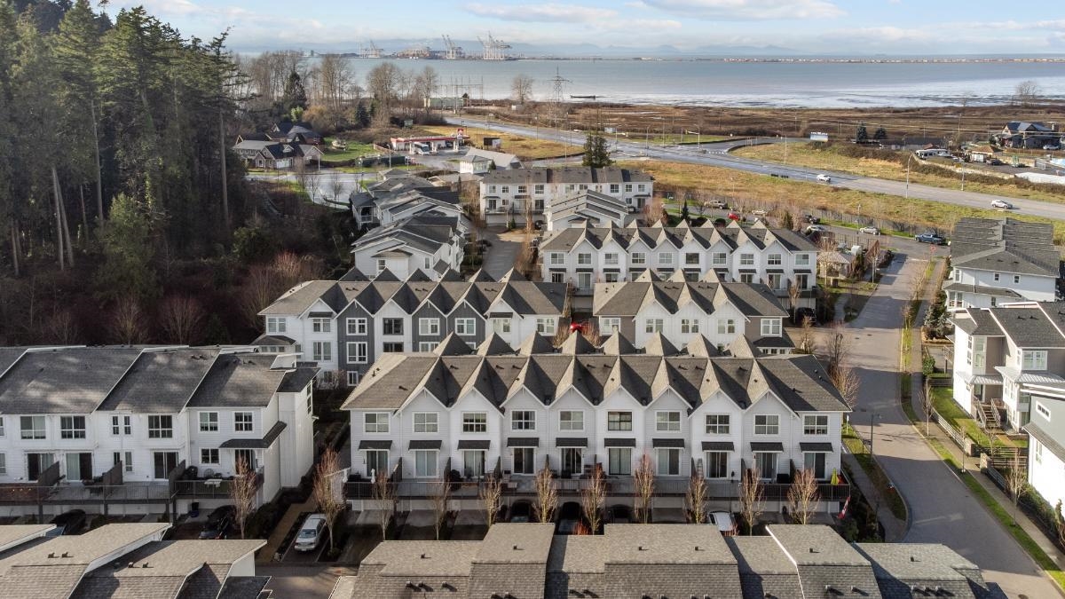 Hot Tub / Spa Photo of 51 4638 Orca Way, Delta, BC