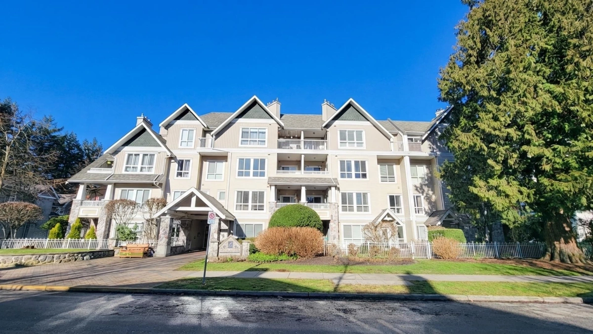 Entry Foyer Photo of 202 19091 Mcmyn Road, Pitt Meadows, BC