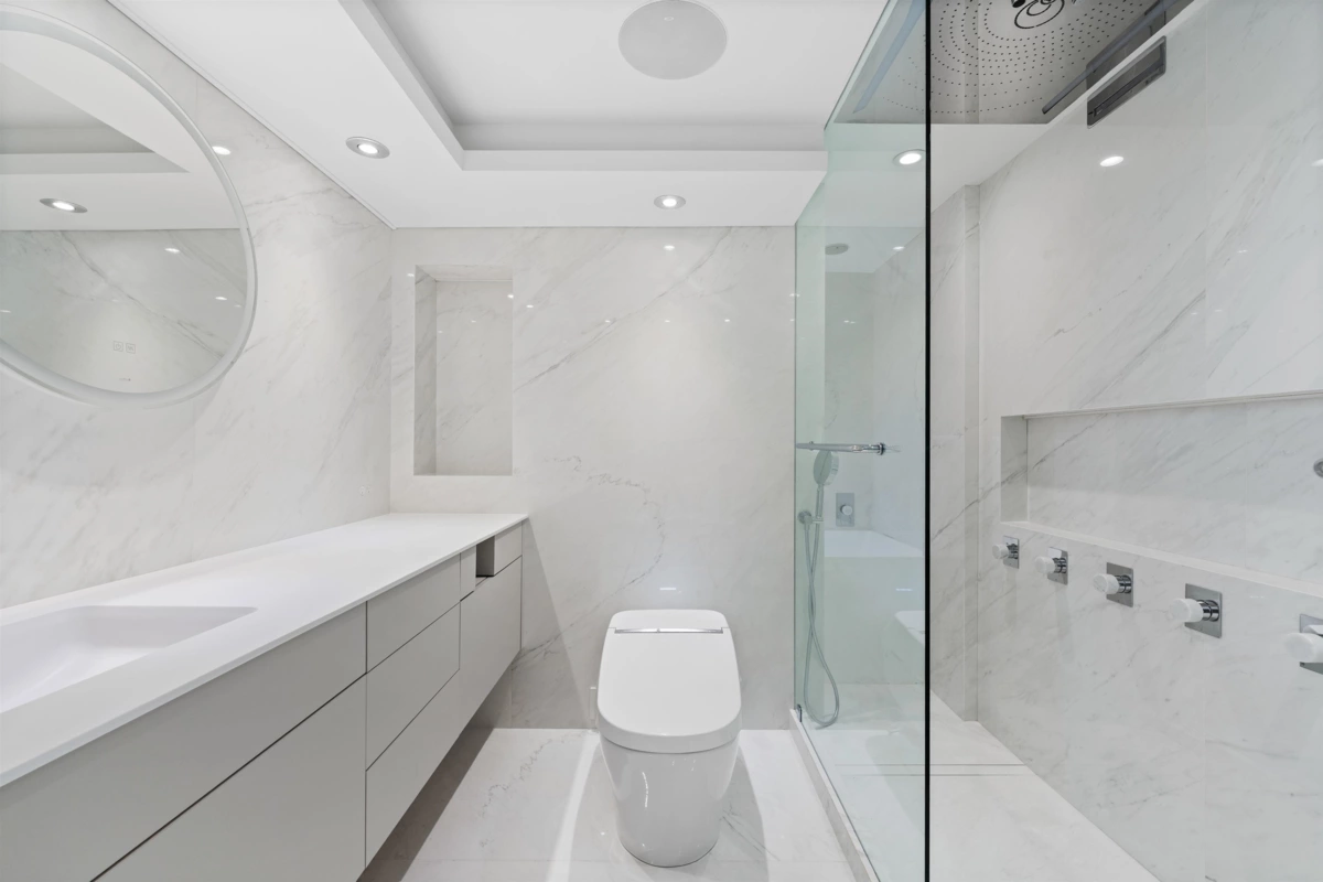 Front Yard Photo of 1501 845 Chilco Street, Vancouver, BC