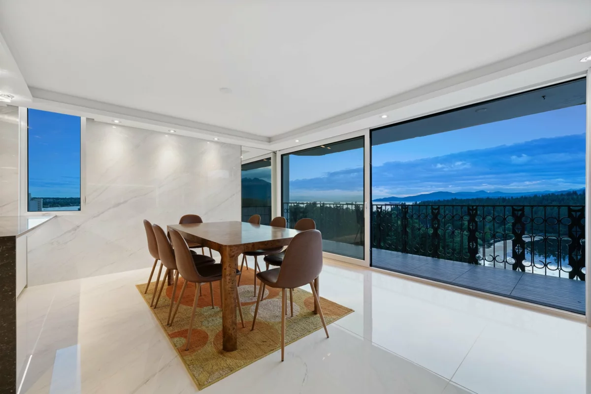 Garden / Landscaping Photo of 1501 845 Chilco Street, Vancouver, BC