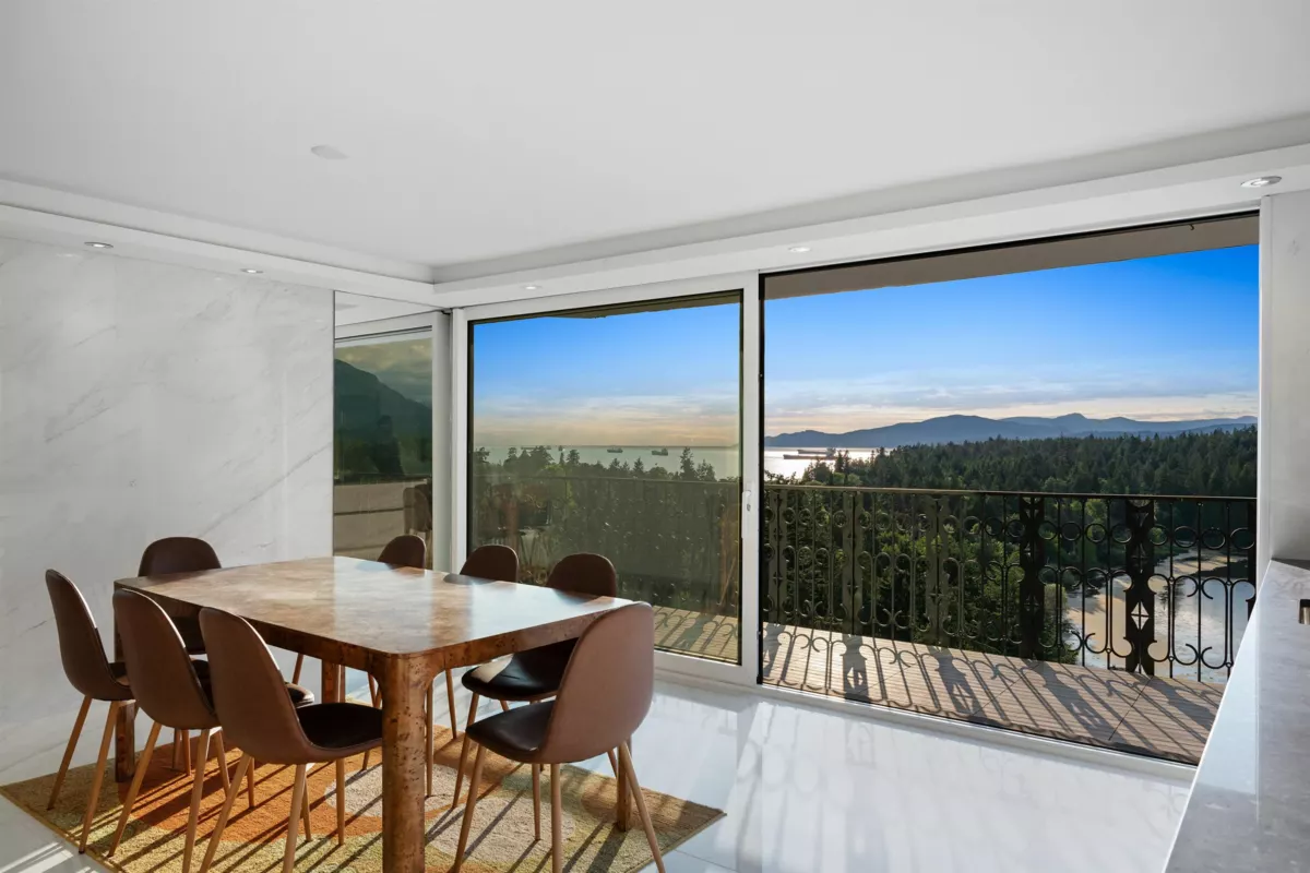 Guest Bathroom Photo of 1501 845 Chilco Street, Vancouver, BC