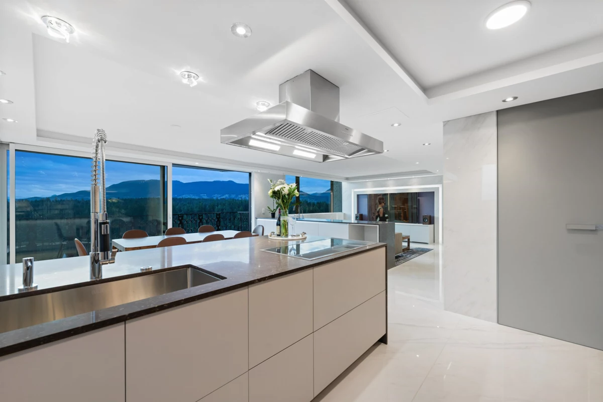 Kitchen Island Photo of 1501 845 Chilco Street, Vancouver, BC