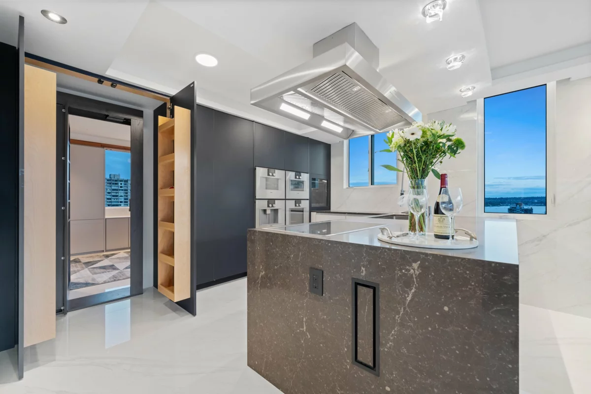 Laundry Room Photo of 1501 845 Chilco Street, Vancouver, BC