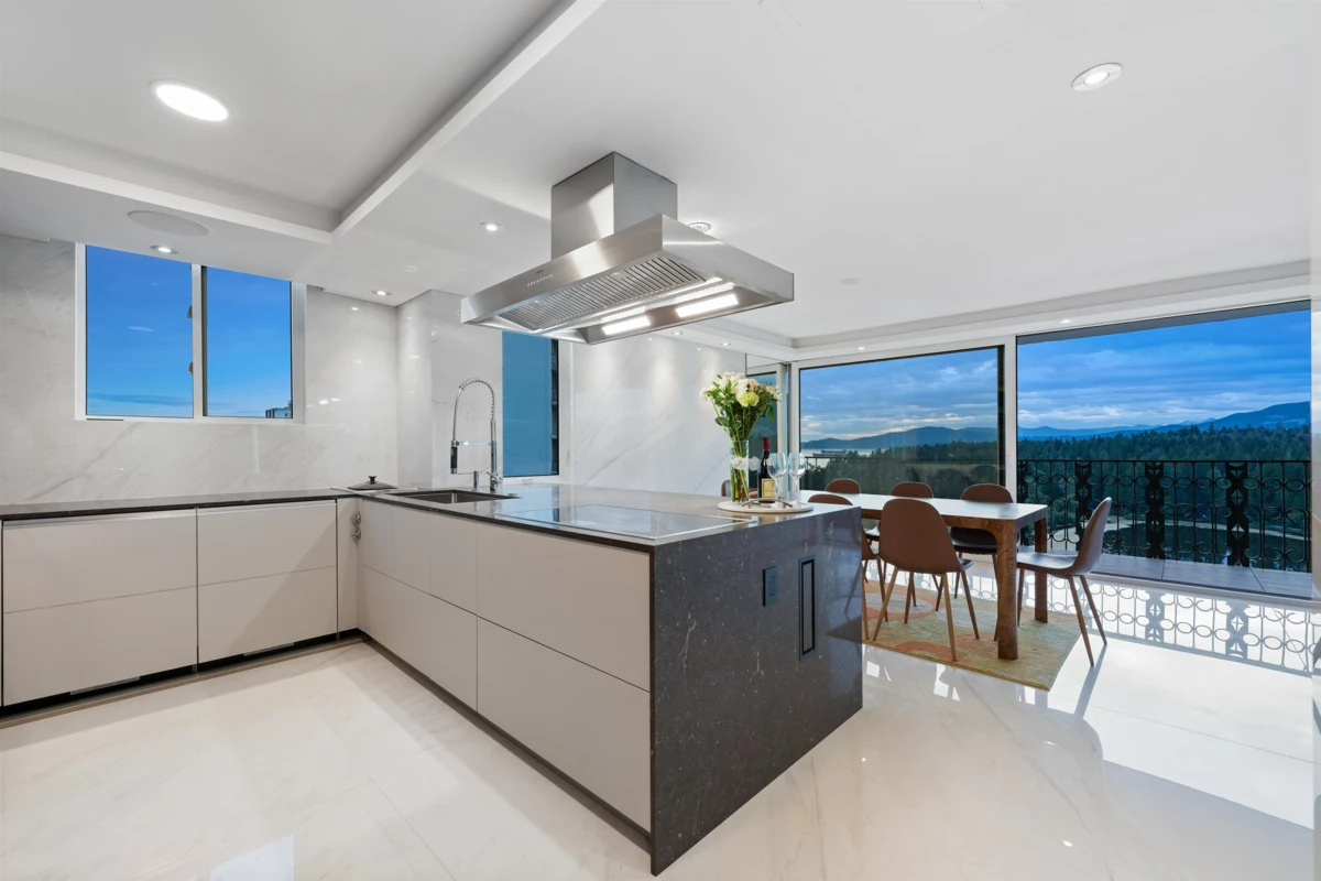 Living Room Photo of 1501 845 Chilco Street, Vancouver, BC