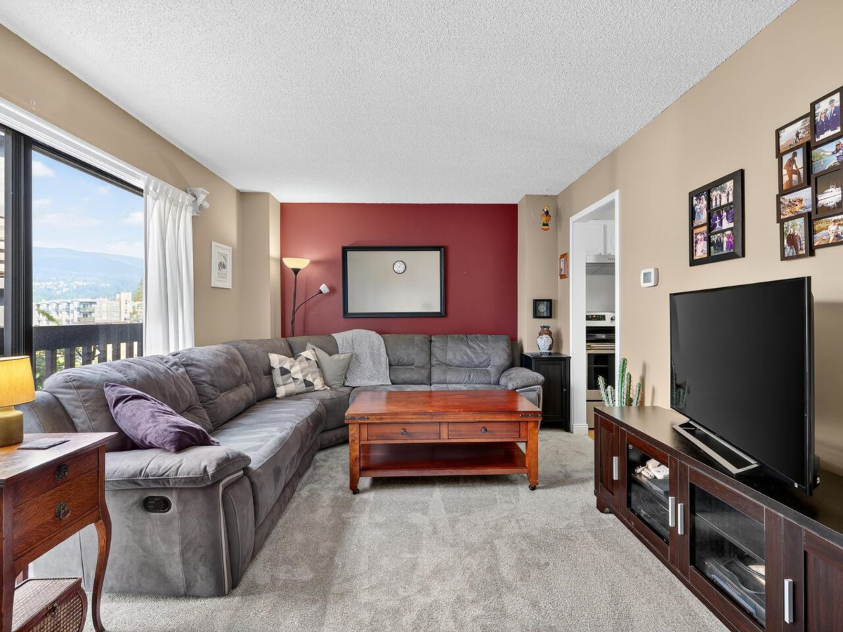 Breakfast Nook Photo of 162 James Road, Port Moody, BC