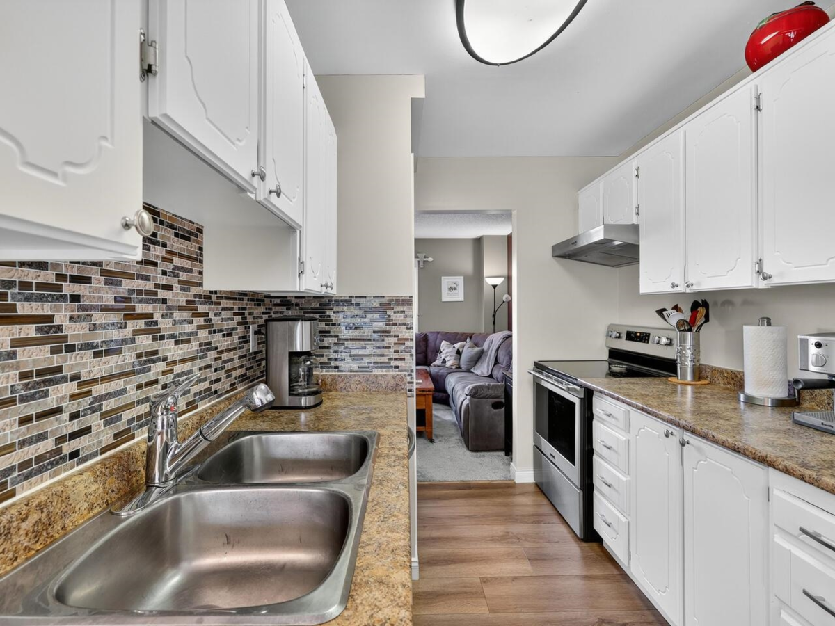 Kitchen Island Photo of 162 James Road, Port Moody, BC