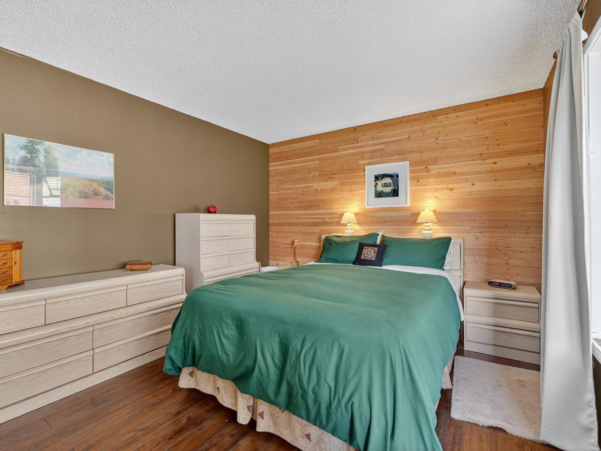 Walk-In Closet Photo of 162 James Road, Port Moody, BC