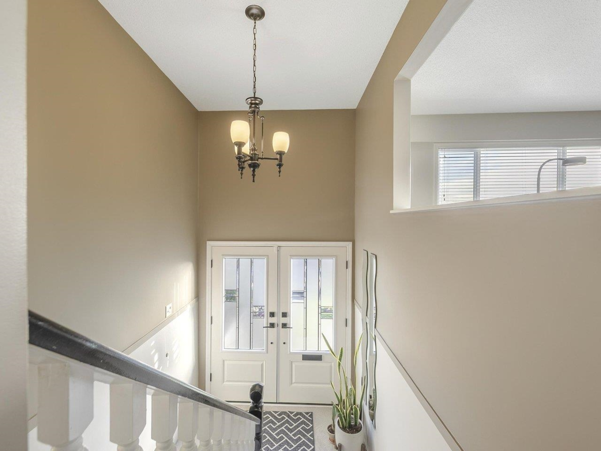 Dining Area Photo of 324 W 28th Street, North Vancouver, BC