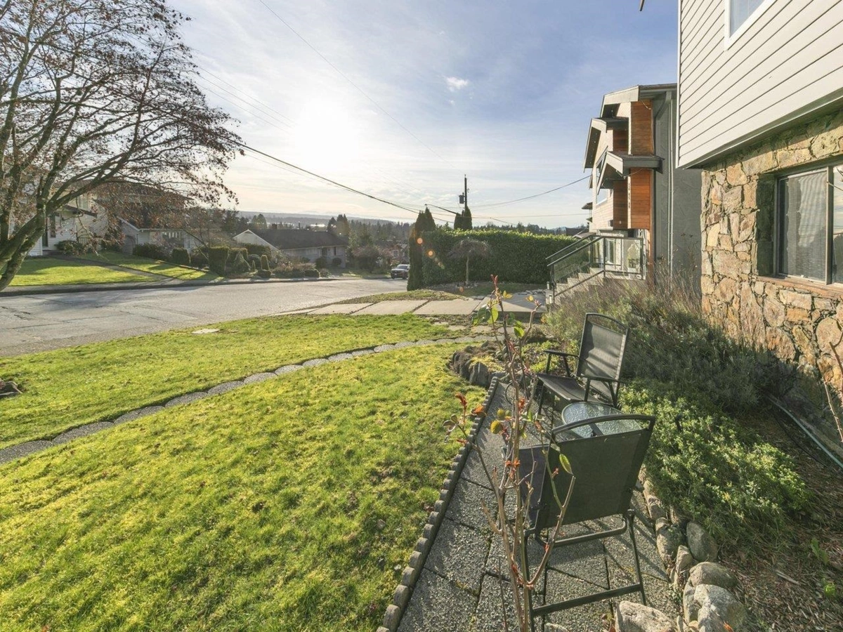 Family Room Photo of 324 W 28th Street, North Vancouver, BC