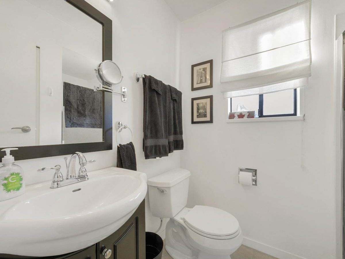 Mudroom Photo of 324 W 28th Street, North Vancouver, BC