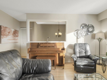 Breakfast Nook Photo of 324 W 28th Street, North Vancouver, BC