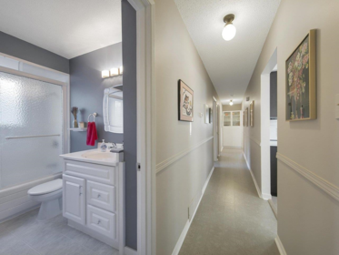 Hallway Photo of 324 W 28th Street, North Vancouver, BC