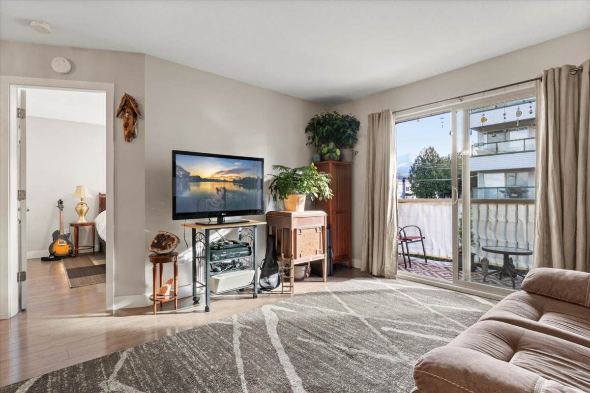 Dining Area Photo of 205 7435 Shaw Avenue, Chilliwack, BC