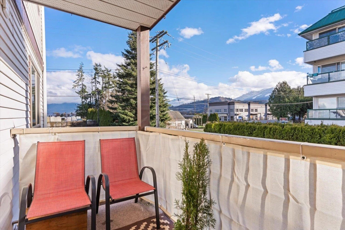 Kitchen Photo of 205 7435 Shaw Avenue, Chilliwack, BC
