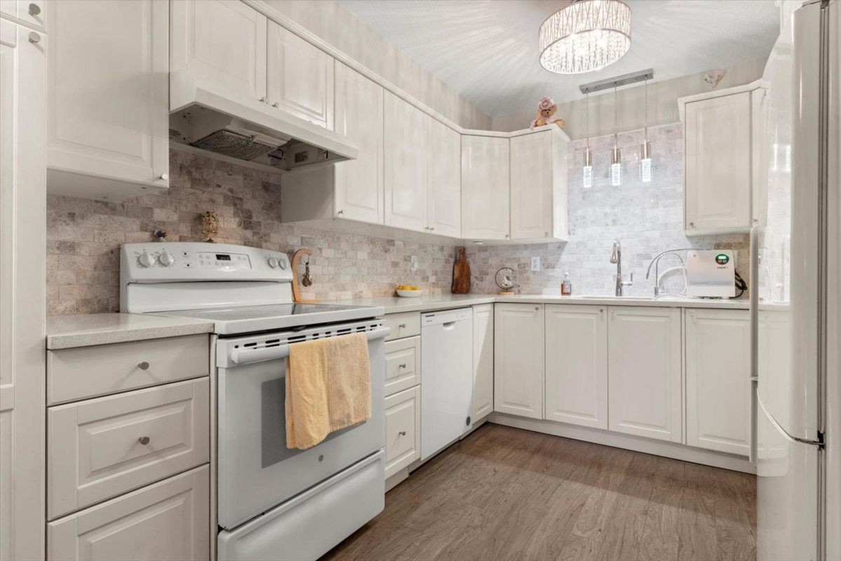 Primary Bathroom Photo of 205 7435 Shaw Avenue, Chilliwack, BC