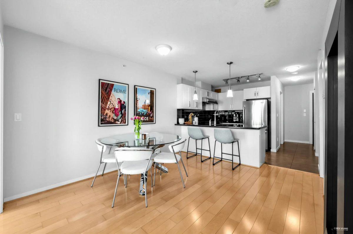 Kitchen Island Photo of 2005 2133 Douglas Road, Burnaby, BC