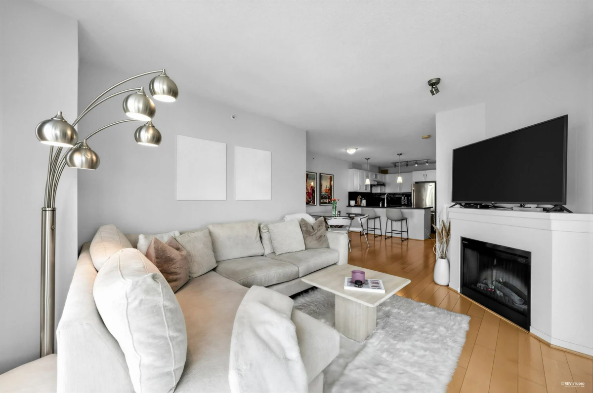 Living Room Photo of 2005 2133 Douglas Road, Burnaby, BC