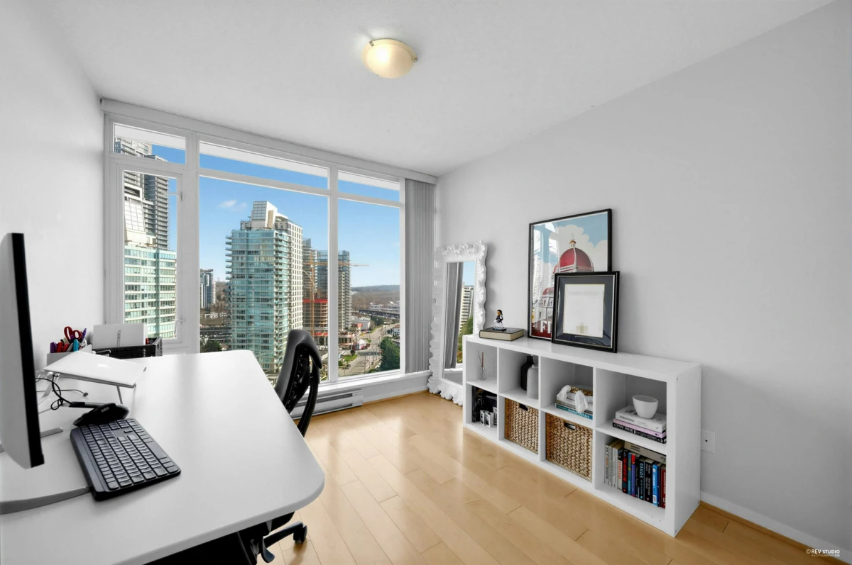Walk-In Closet Photo of 2005 2133 Douglas Road, Burnaby, BC