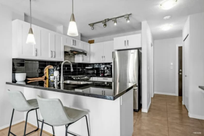 2005 2133 Douglas Road, Burnaby, BC