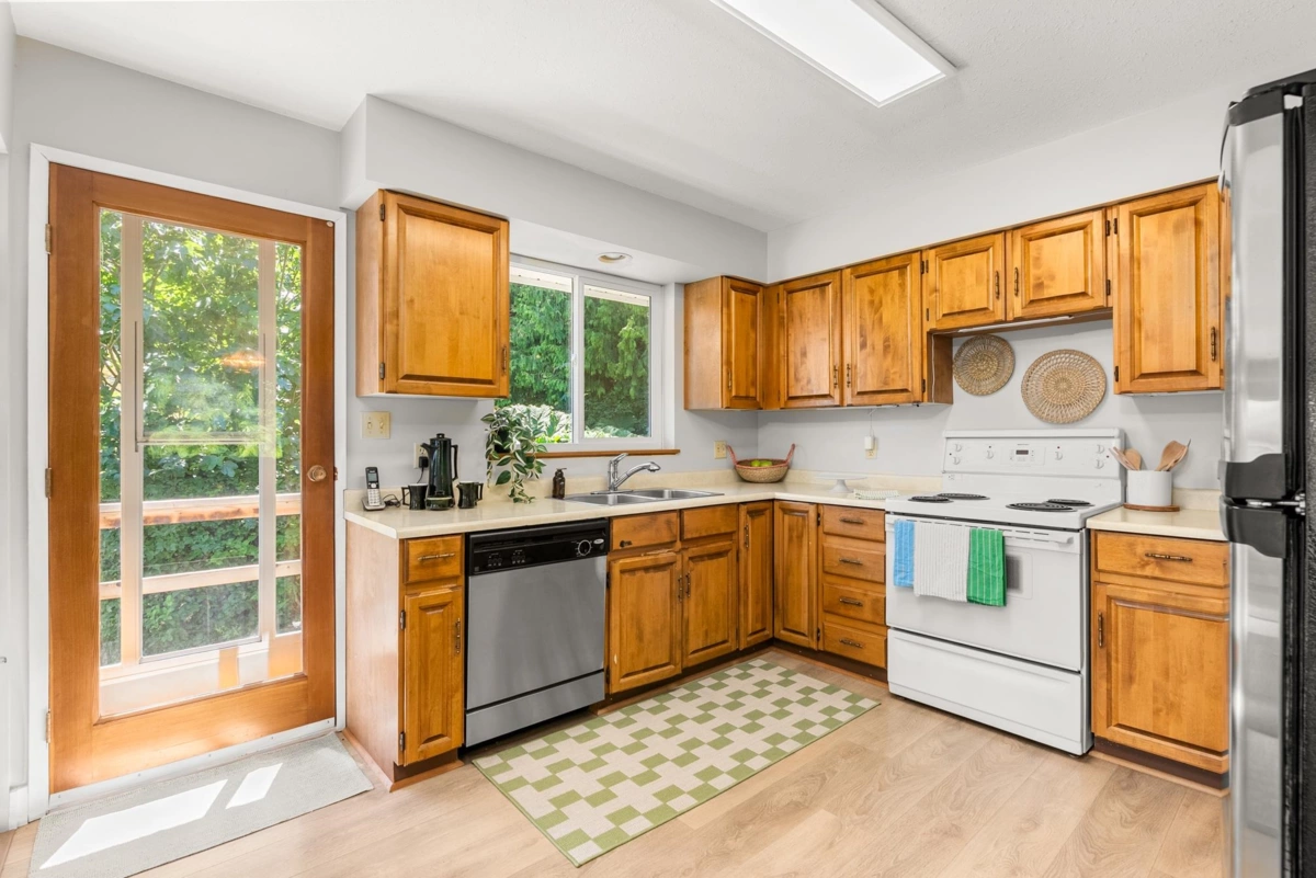 Bedroom 2 Photo of 7653 Redrooffs Road, Halfmoon Bay, BC