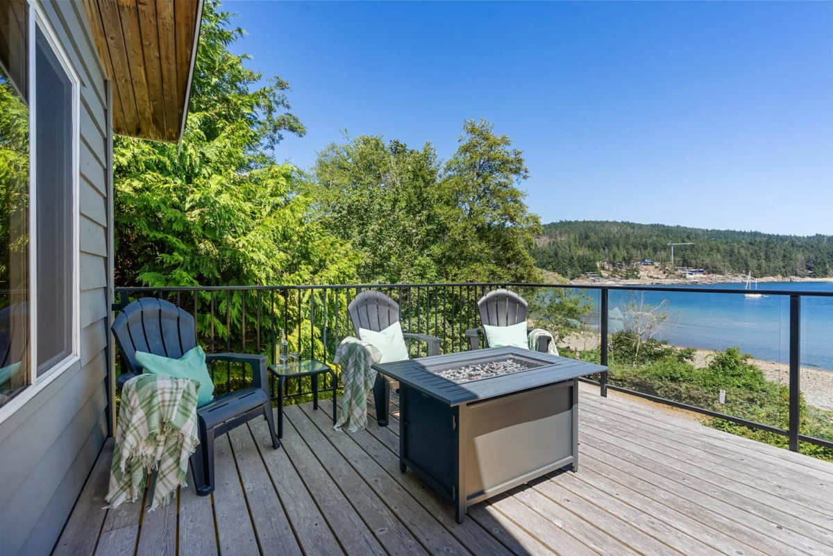 Dining Area Photo of 7653 Redrooffs Road, Halfmoon Bay, BC