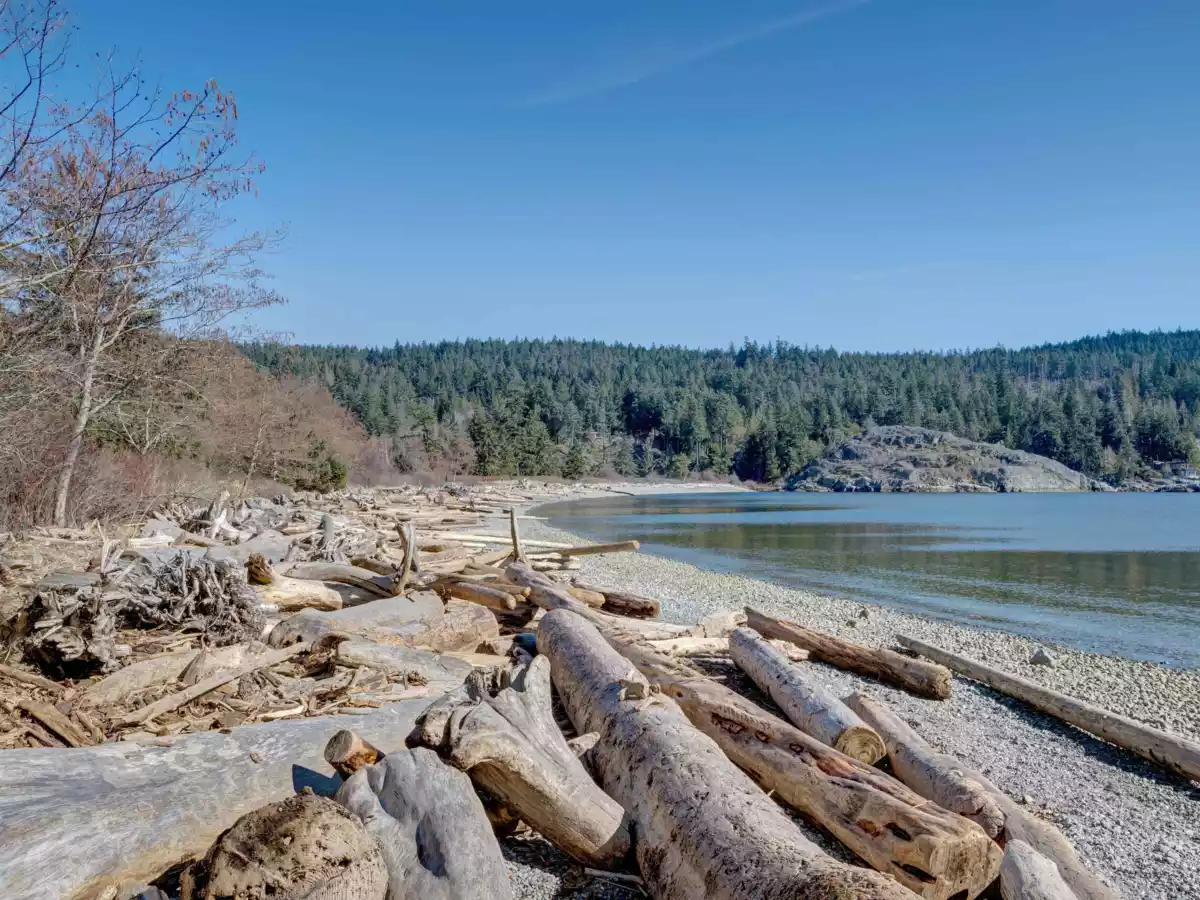 Hallway Photo of 7653 Redrooffs Road, Halfmoon Bay, BC