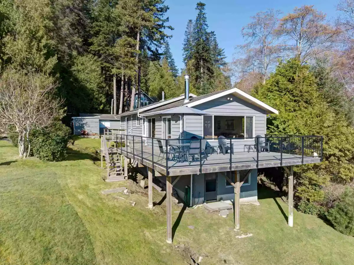 Outdoor Deck Photo of 7653 Redrooffs Road, Halfmoon Bay, BC