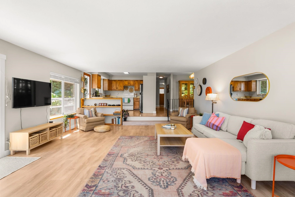 Primary Bathroom Photo of 7653 Redrooffs Road, Halfmoon Bay, BC