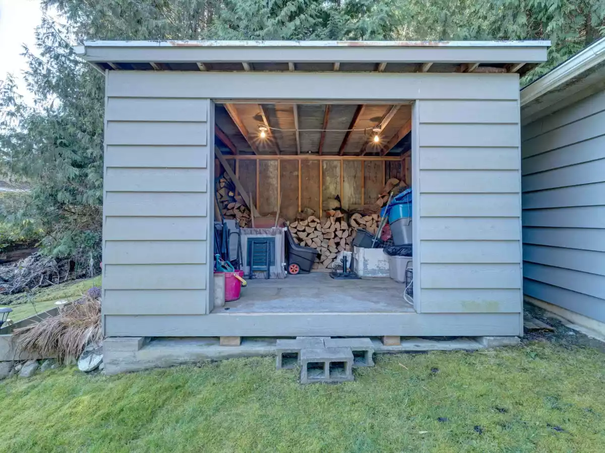 Swimming Pool Photo of 7653 Redrooffs Road, Halfmoon Bay, BC