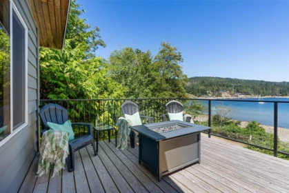 7653 Redrooffs Road, Halfmoon Bay, BC, Halfmoon Bay — Single Family Residence for sale