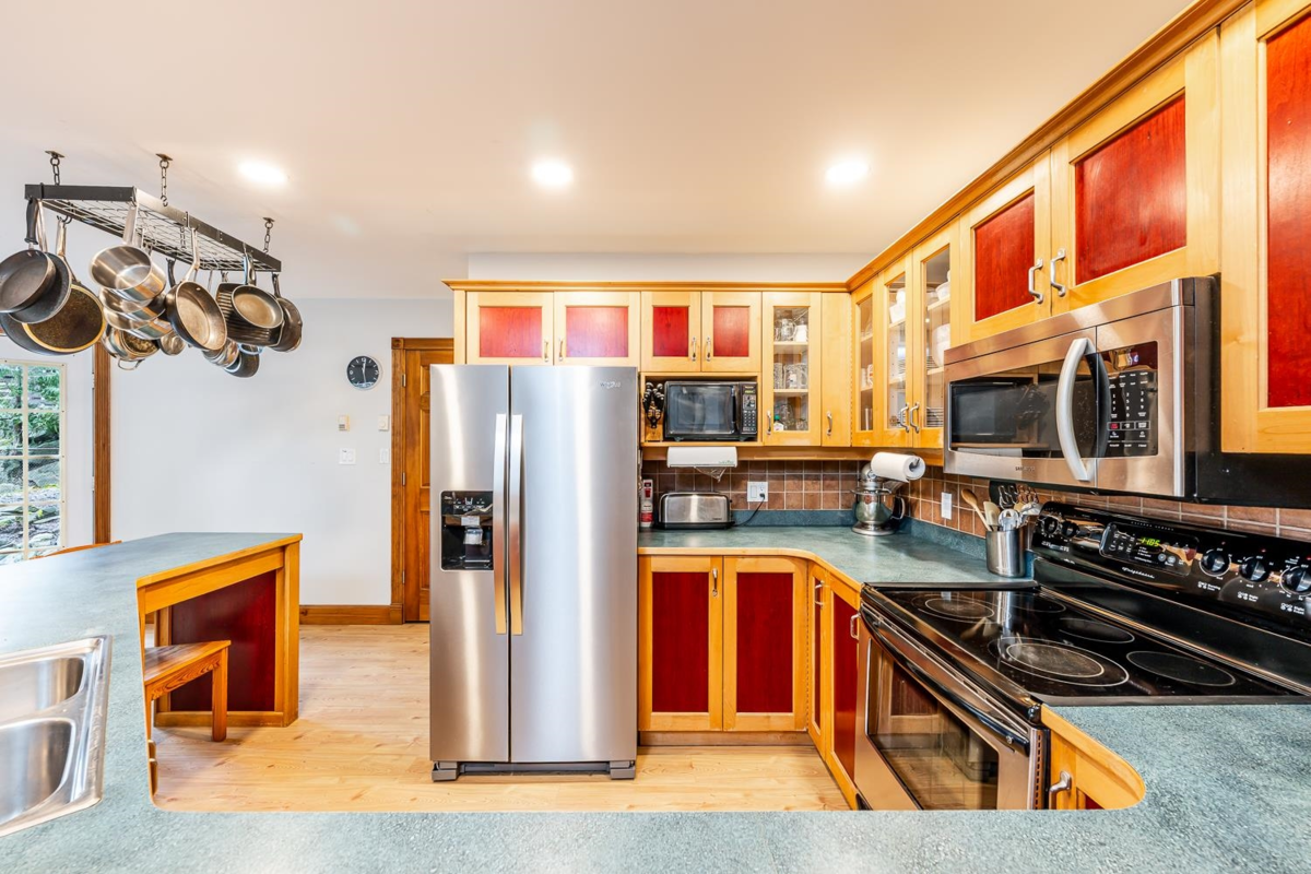 Basement Recreation Room Photo of 40449 Thunderbird Ridge, Squamish, BC
