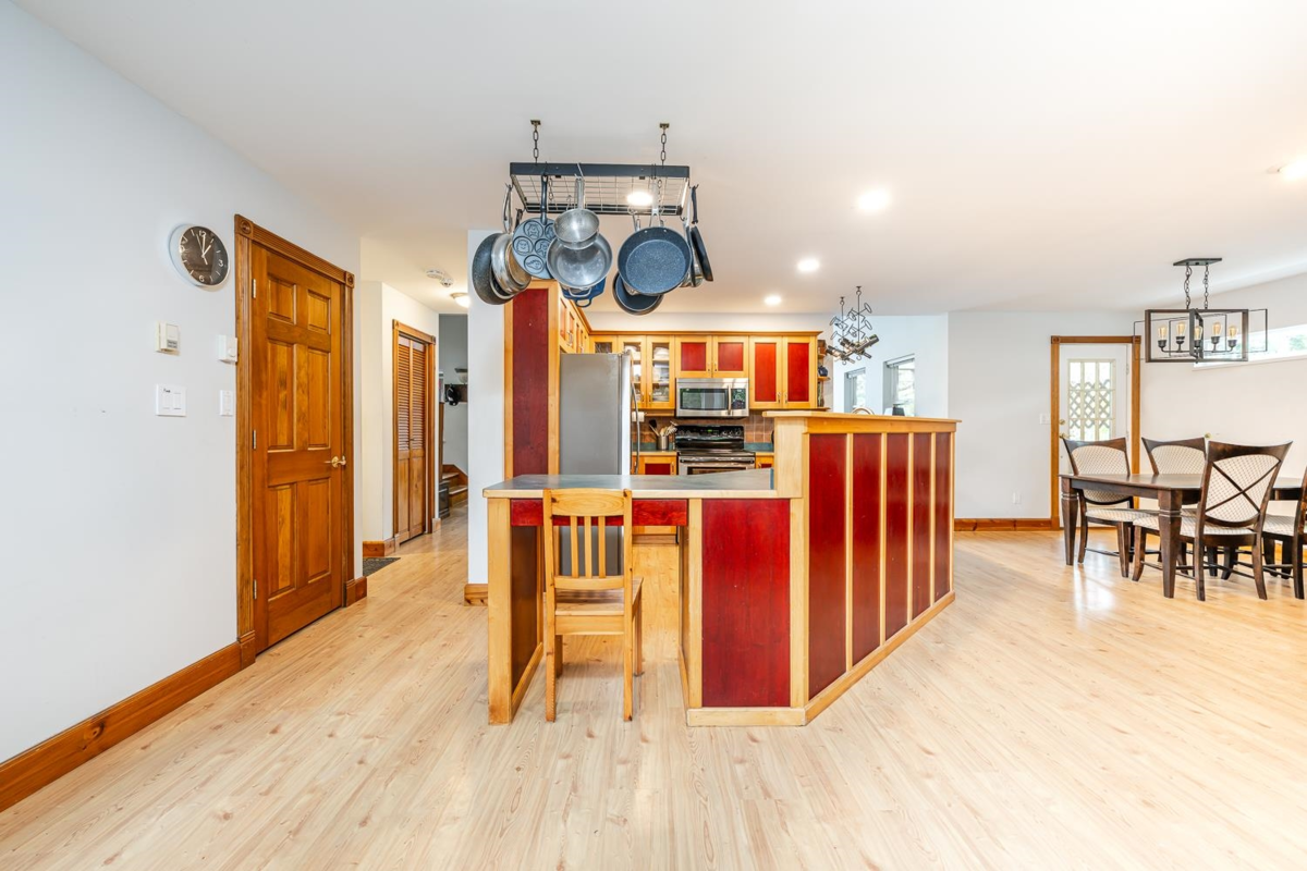 Guest Bathroom Photo of 40449 Thunderbird Ridge, Squamish, BC