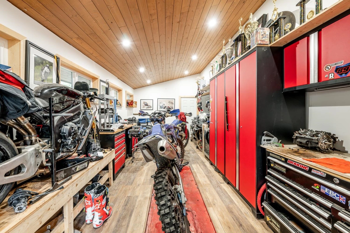 Kitchen Photo of 40449 Thunderbird Ridge, Squamish, BC