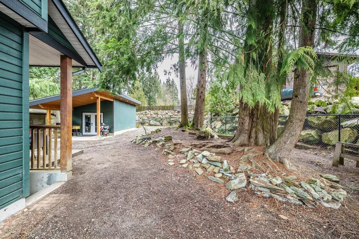Pantry Photo of 40449 Thunderbird Ridge, Squamish, BC