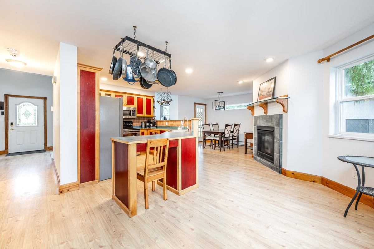 Powder Room Photo of 40449 Thunderbird Ridge, Squamish, BC
