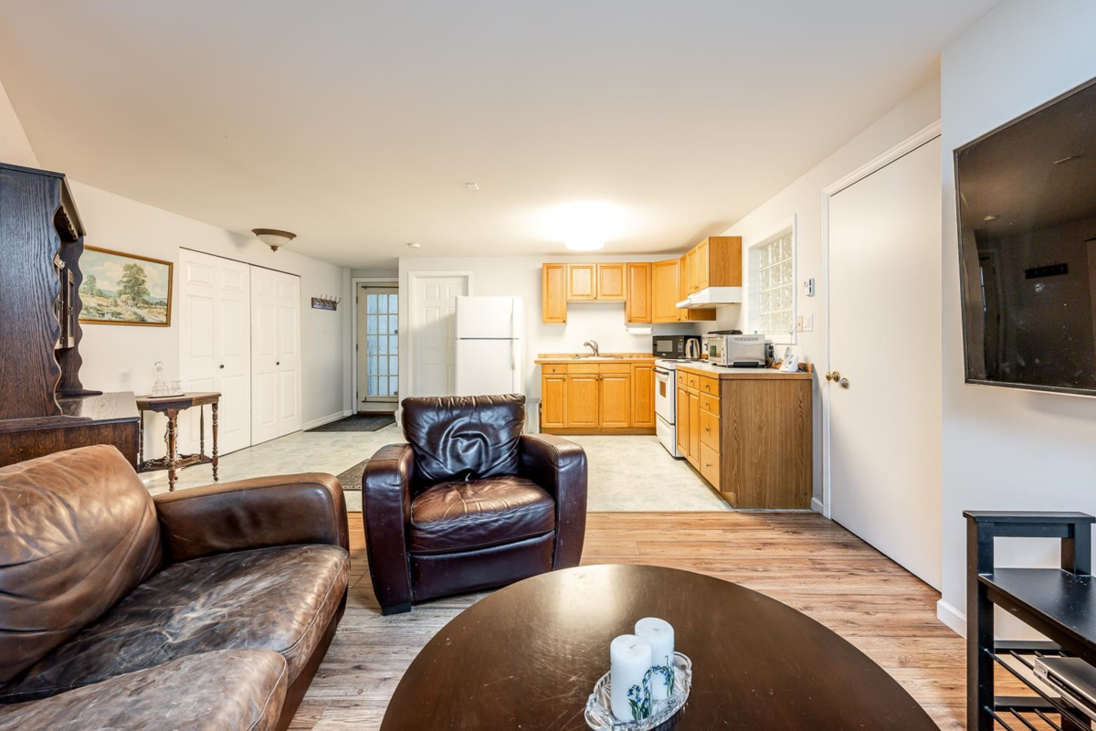 Swimming Pool Photo of 40449 Thunderbird Ridge, Squamish, BC