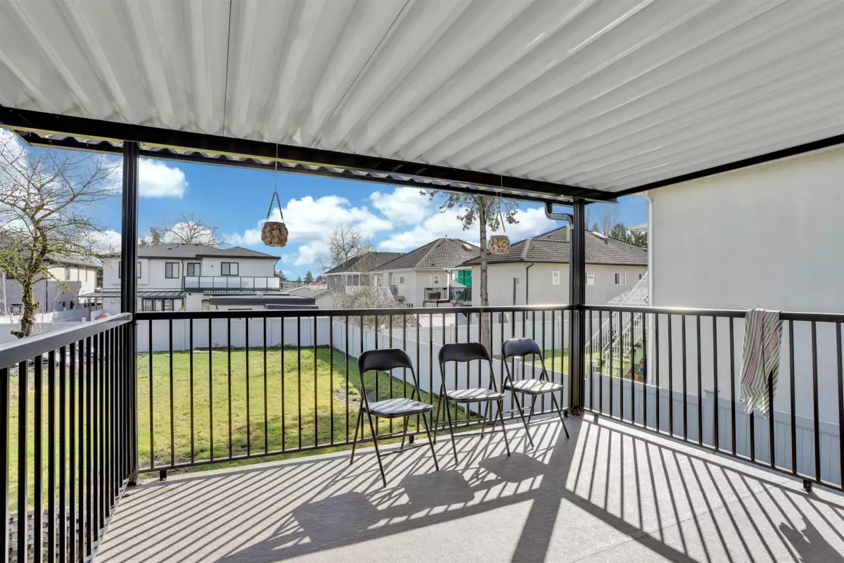 Kitchen Photo of 9024 123a Street, Surrey, BC
