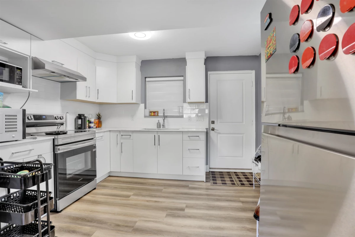 Walk-In Closet Photo of 9024 123a Street, Surrey, BC