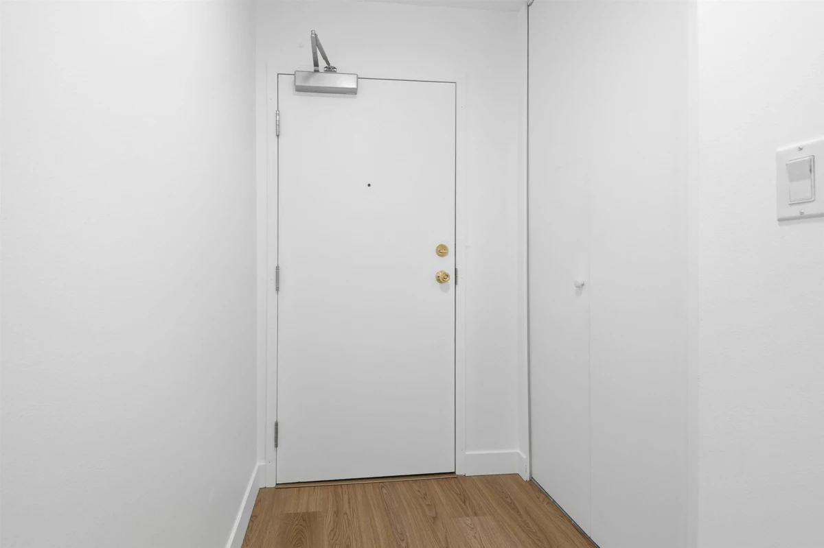 Kitchen Island Photo of 407 145 St. Georges Avenue, North Vancouver, BC