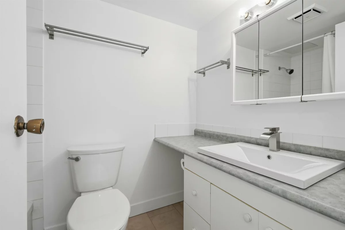 Mudroom Photo of 407 145 St. Georges Avenue, North Vancouver, BC