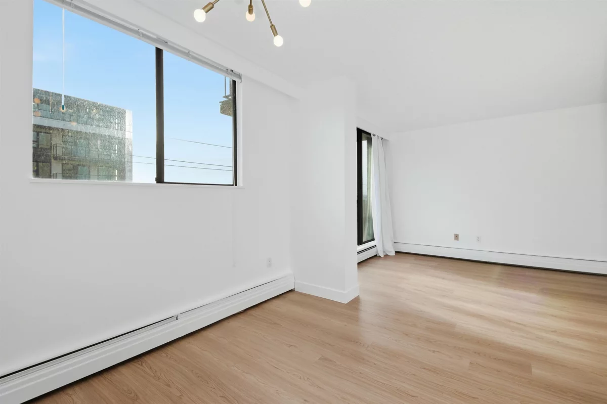 Walk-In Closet Photo of 407 145 St. Georges Avenue, North Vancouver, BC